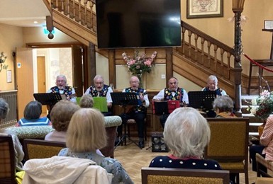 Ukulele Band visits Charters Village